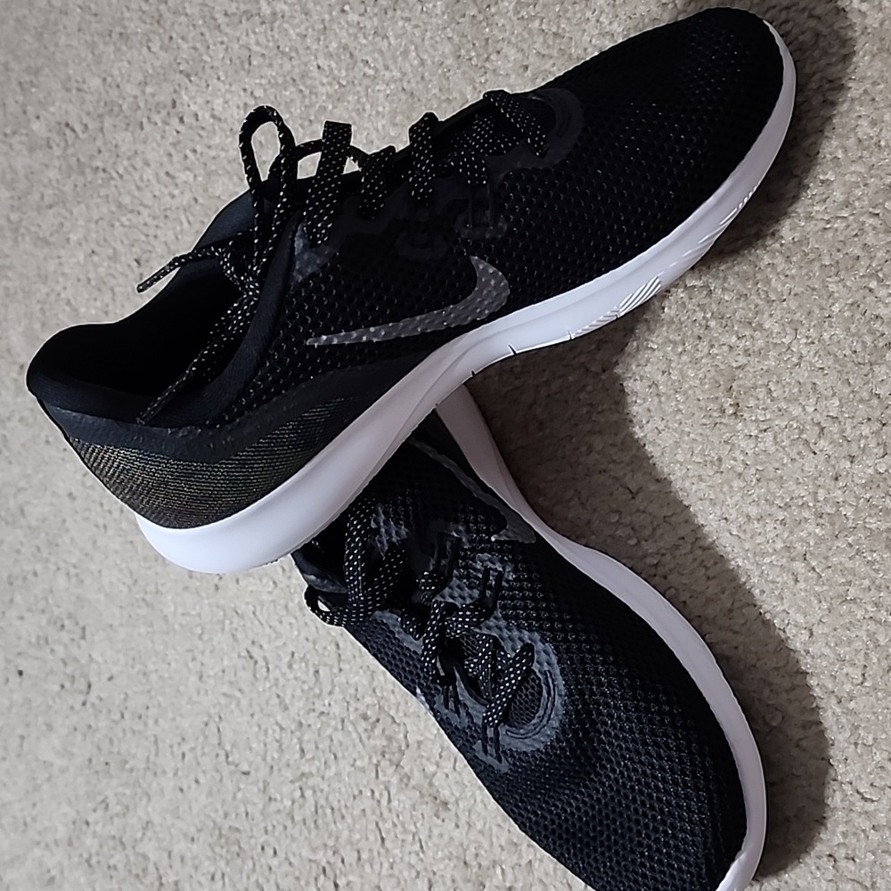 Nike sneaker/shoes
